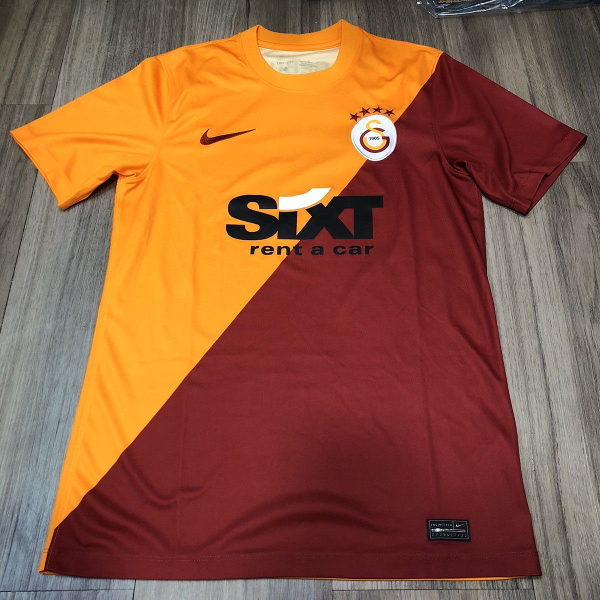 Nike Galatasaray 21/22 home shirt Size US S / EU 44-46 / 1 - 1 Thumbnail