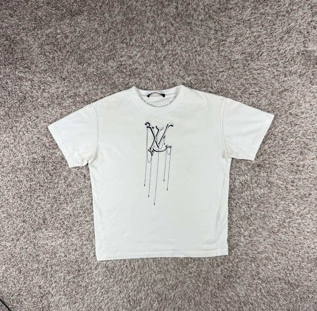 Louis Vuitton Louis Vuitton LV Pendant Crew Neck Short Sleeve T-Shirt Size US S / EU 44-46 / 1 - 1 Thumbnail