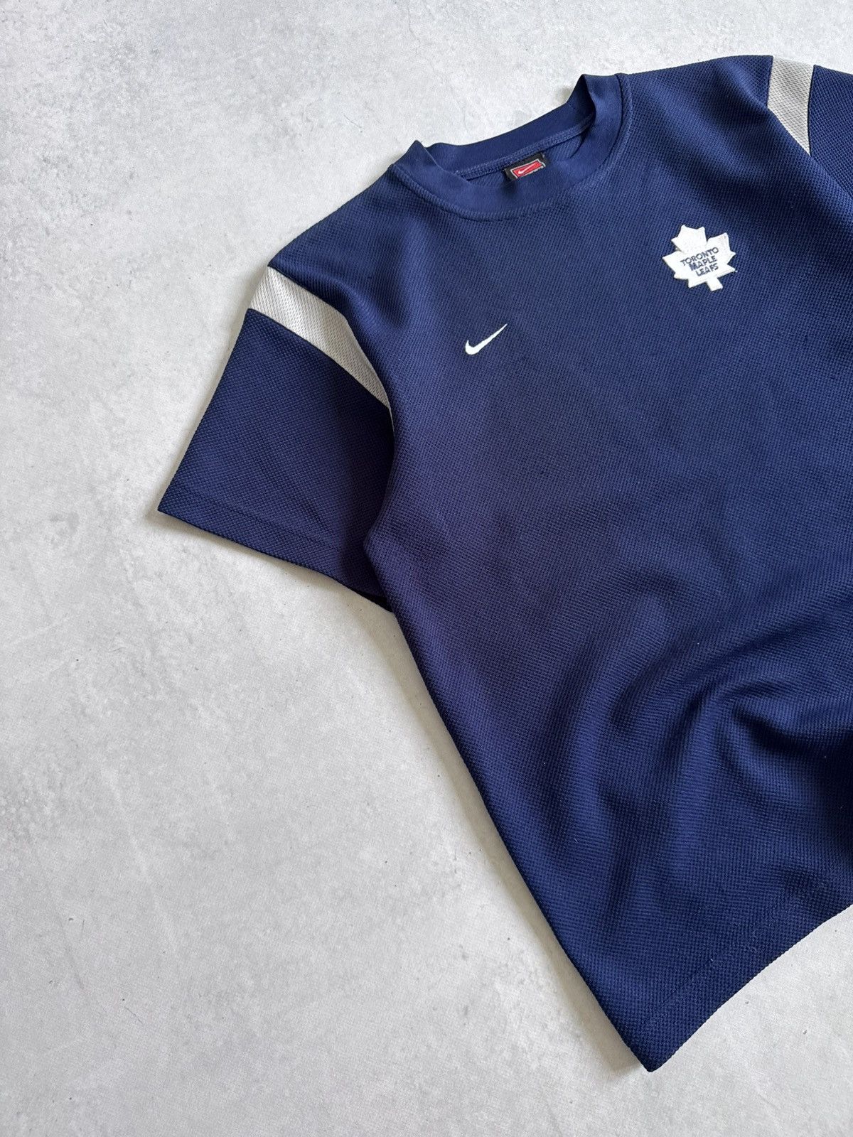 Nike Vintage Nike Toronto Maple Leaf Rate Unisex Streetwear Tee Size US L / EU 52-54 / 3 - 3 Thumbnail