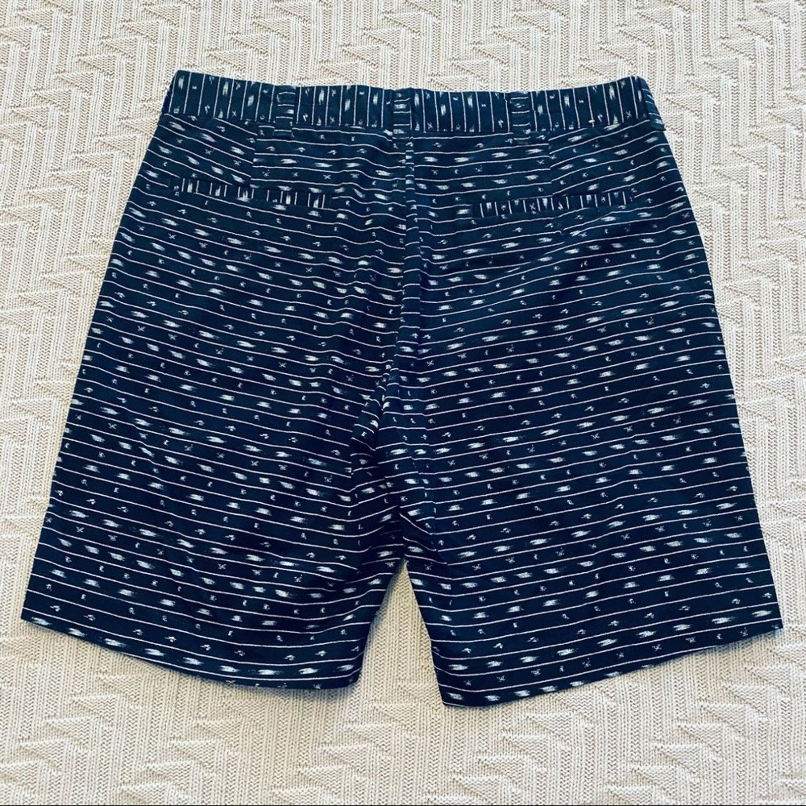 J.Crew J Crew navy patterned shorts Size US 33 - 2 Thumbnail