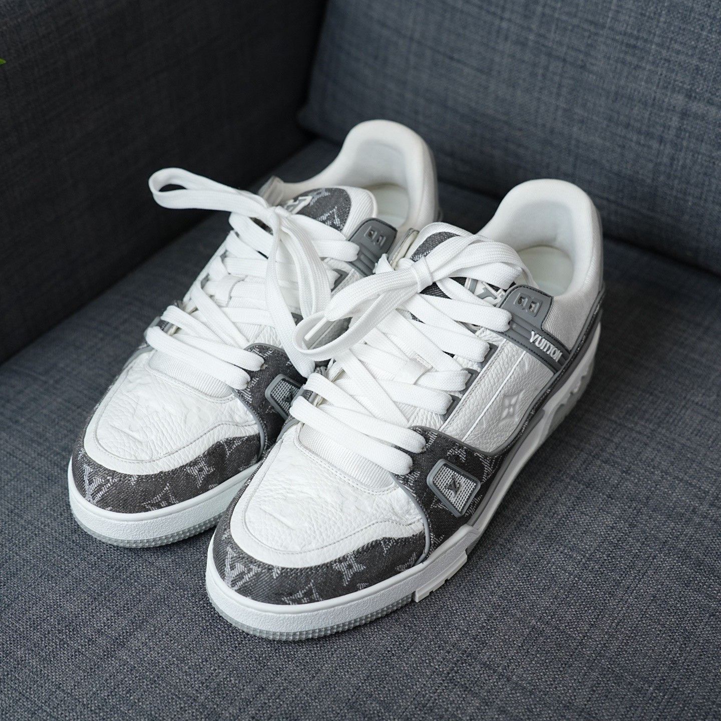 Louis Vuitton Louis Vuitton Training Denim White Lowtop Sneakers 10.5 Men Size US 10.5 / EU 43-44 - 1 Thumbnail