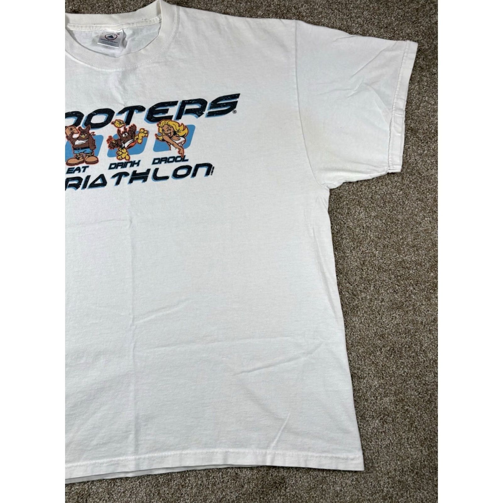 Vintage VINTAGE Hooters T-Shirt XL White Cotton Short Sleeve Crew Neck Logo 90s USA Men Decade Graphic Shirt Size US XL / EU 56 / 4 - 4 Thumbnail