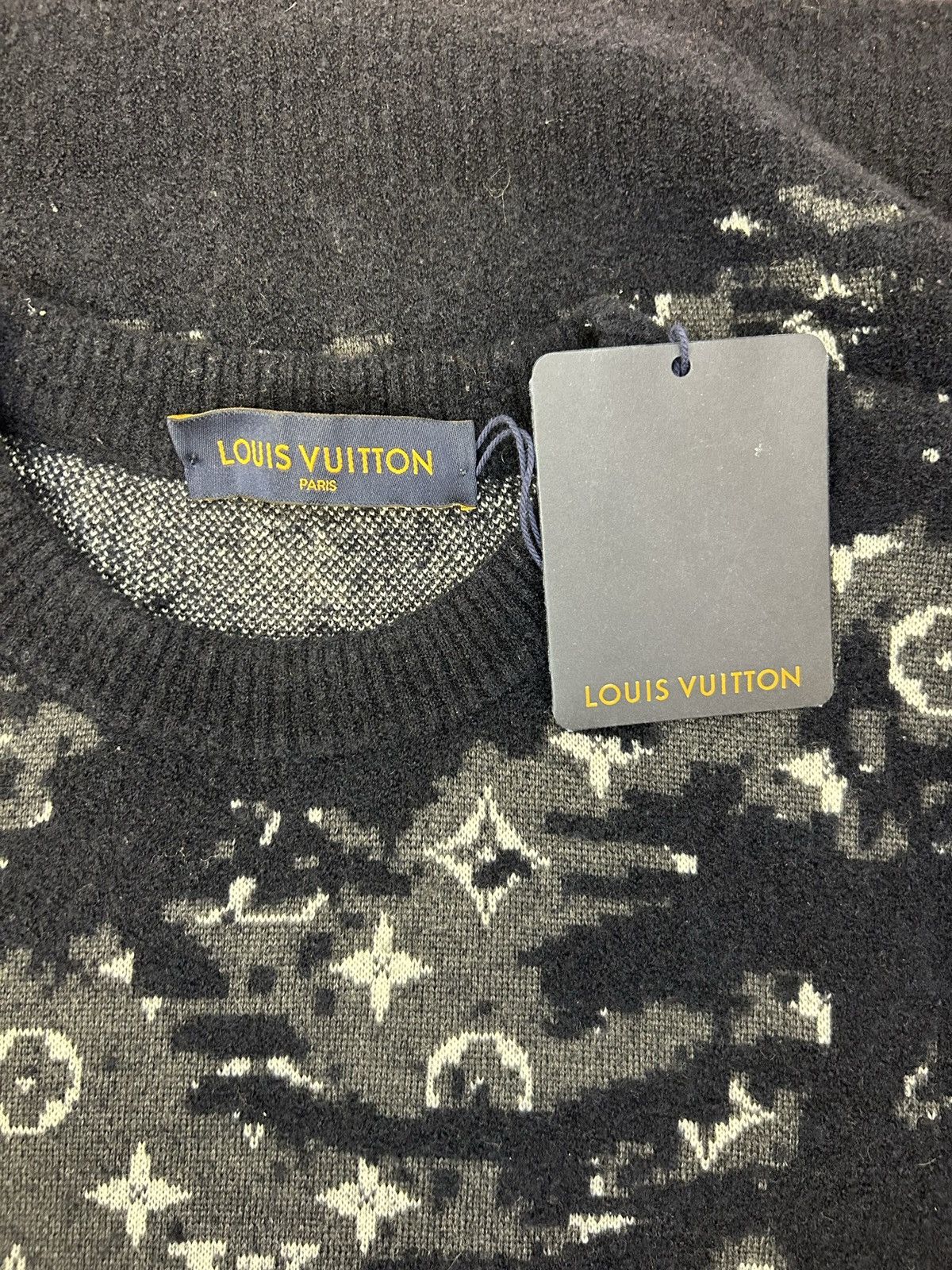 Louis Vuitton LOUIS VUITTON DISTRESSED FLOCK MONOGRAM LOGO - NAVY Size US S / EU 44-46 / 1 - 4 Thumbnail