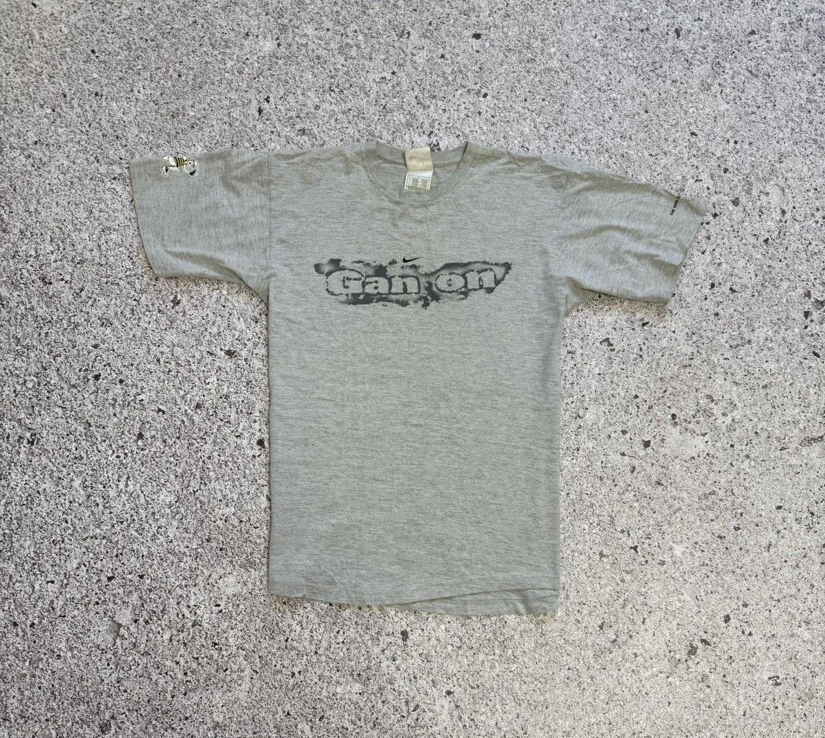 Nike × Vintage Vintage 2001 Nike Gan On Marathon Race Running T-shirt Size US L / EU 52-54 / 3 - 3 Thumbnail