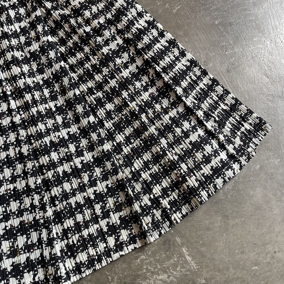 Homme Plisse Issey Miyake × Pleats Please Issey Miyake Pleats Please houthtooth pattern skirt Size 26" / US 2 / IT 38 - 4 Thumbnail