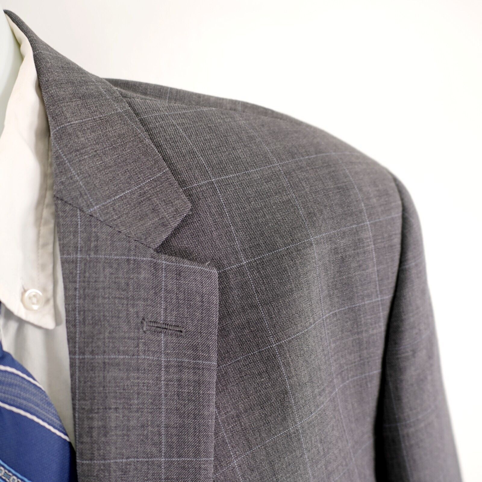 Jos. A. Bank Jos A Bank Signature Tailored Fit Wool 2 Button 2 Piece Suit Size 44R - 4 Thumbnail