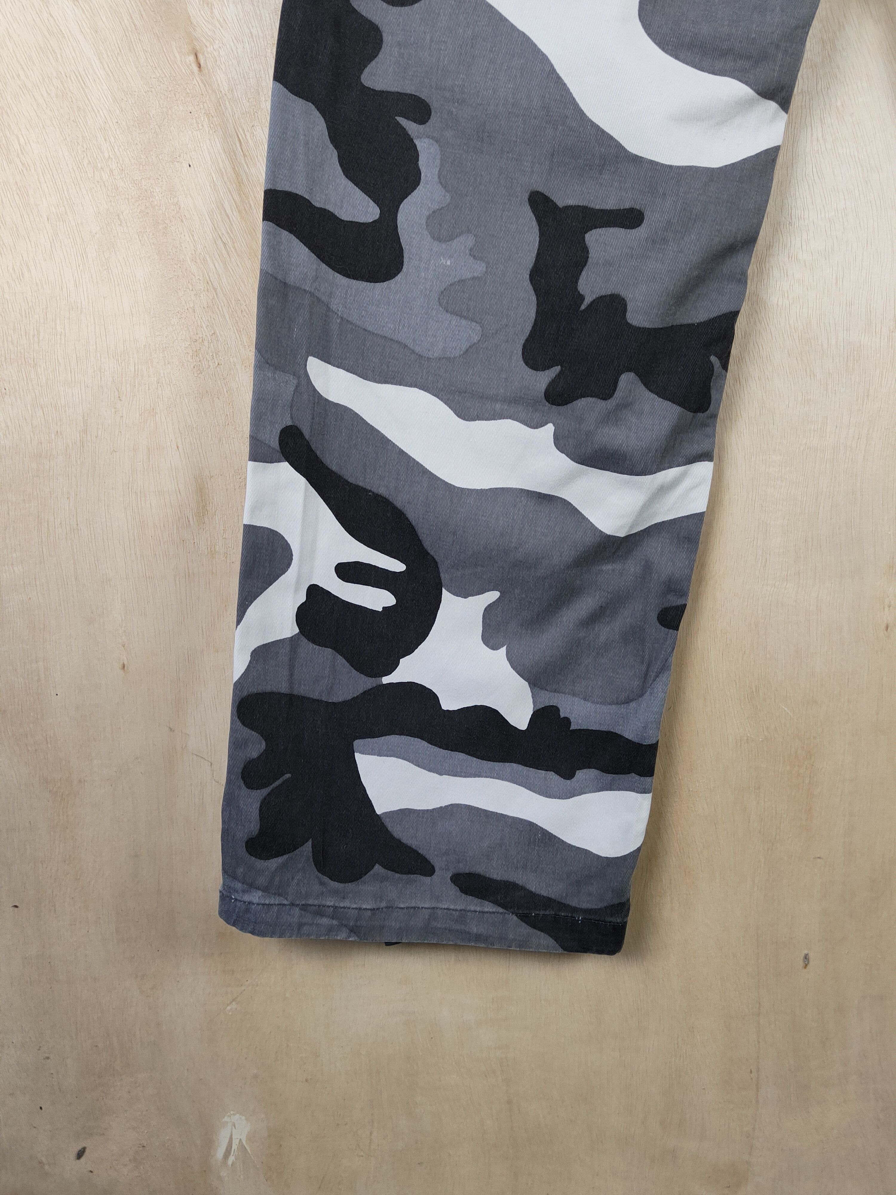 Japanese Brand U.S.N Camouflage Multipocket Tactical Cargo Pants #S2539 Size US 31 - 9 Thumbnail