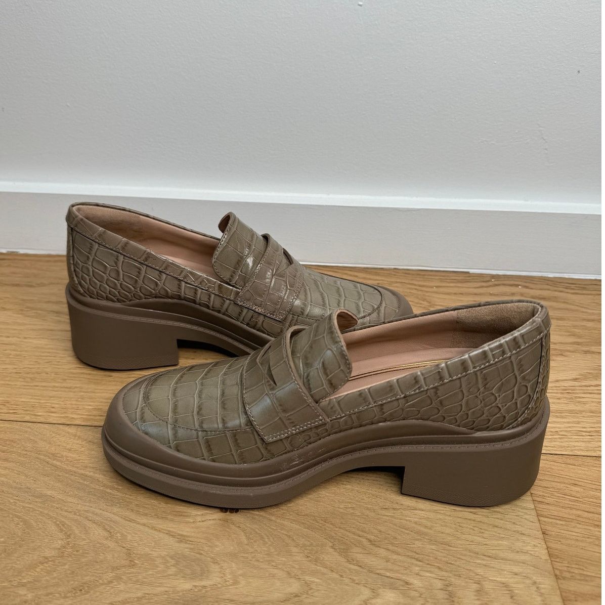 Cole Haan NEW Cole Haan Women's Westerly Loafer Slip-On Size US 9 / IT 39 - 9 Thumbnail