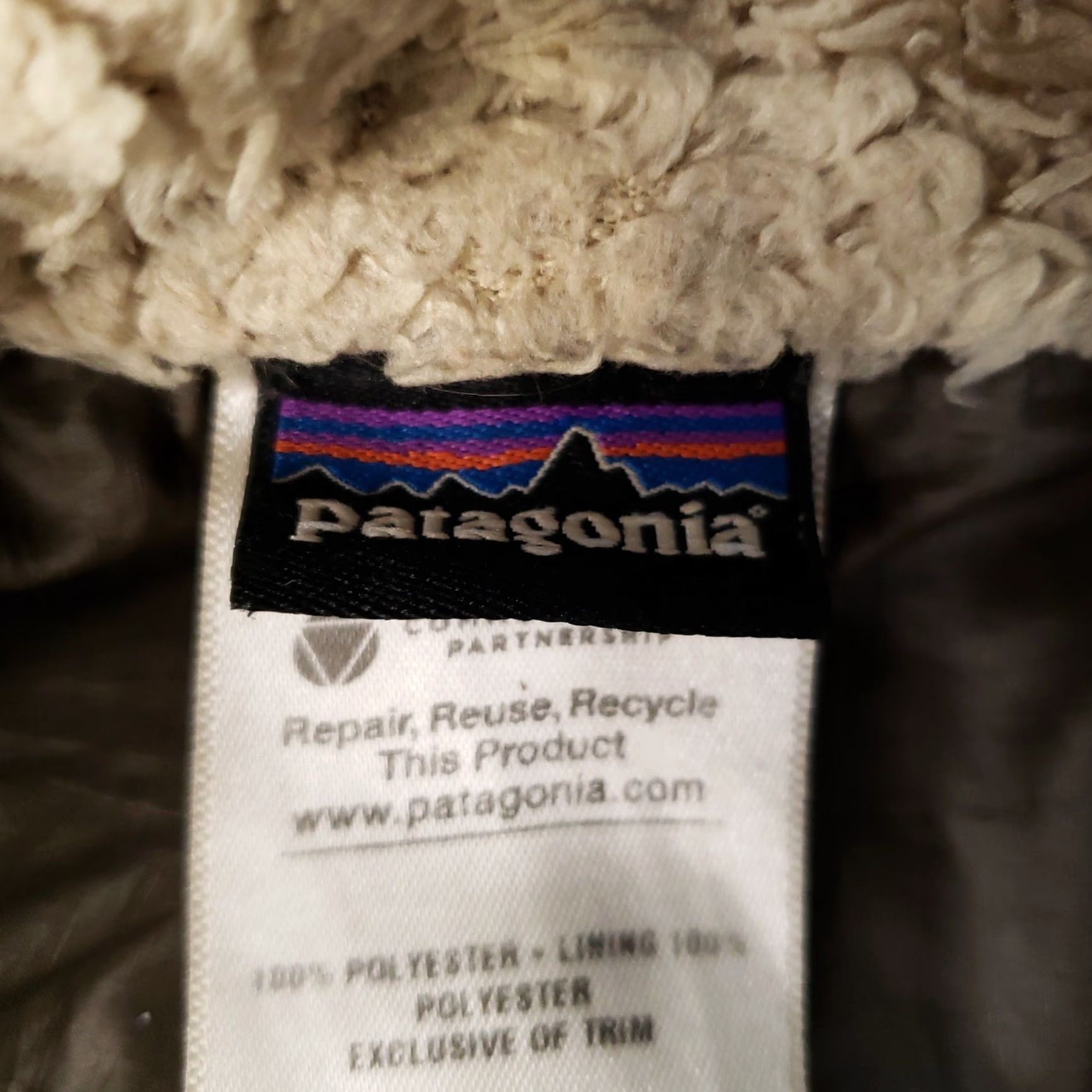 Patagonia Patagonia Jacket Womens Small Beige Full Zip Fleece Retro Outdoors Pile Sherpa Pockets Lined All Seasons Zipper Logo Short Style Size S / US 4 / IT 40 - 6 Thumbnail