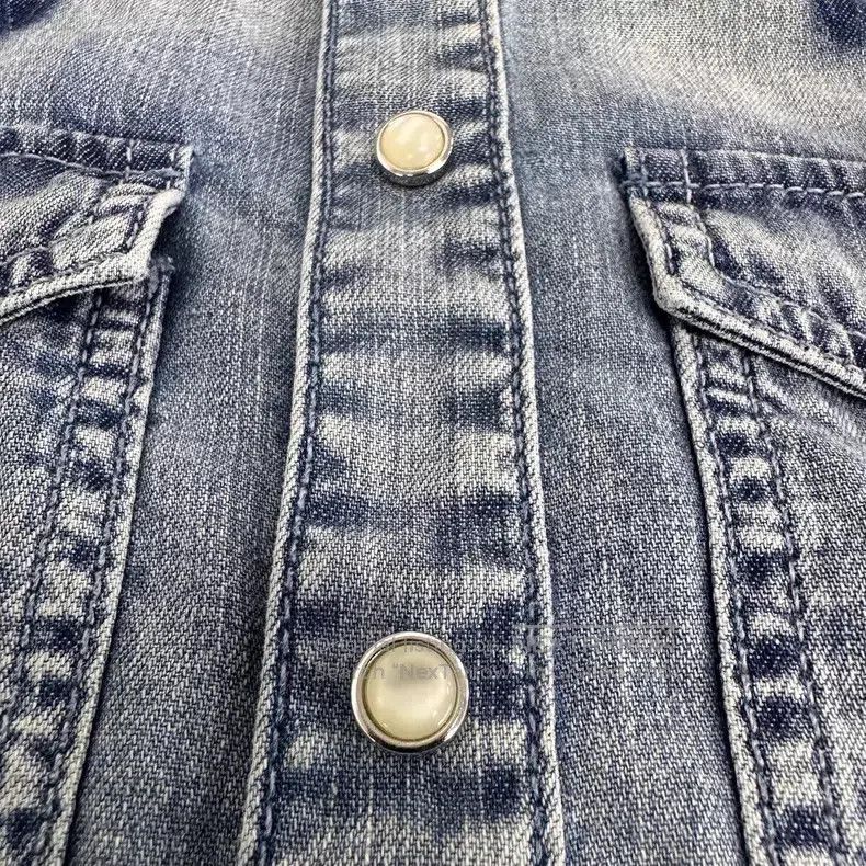 Givenchy Givenchy Pearl Buttoned Five-Star Denim Jacket Size XS / US 0-2 / IT 36-38 - 5 Thumbnail