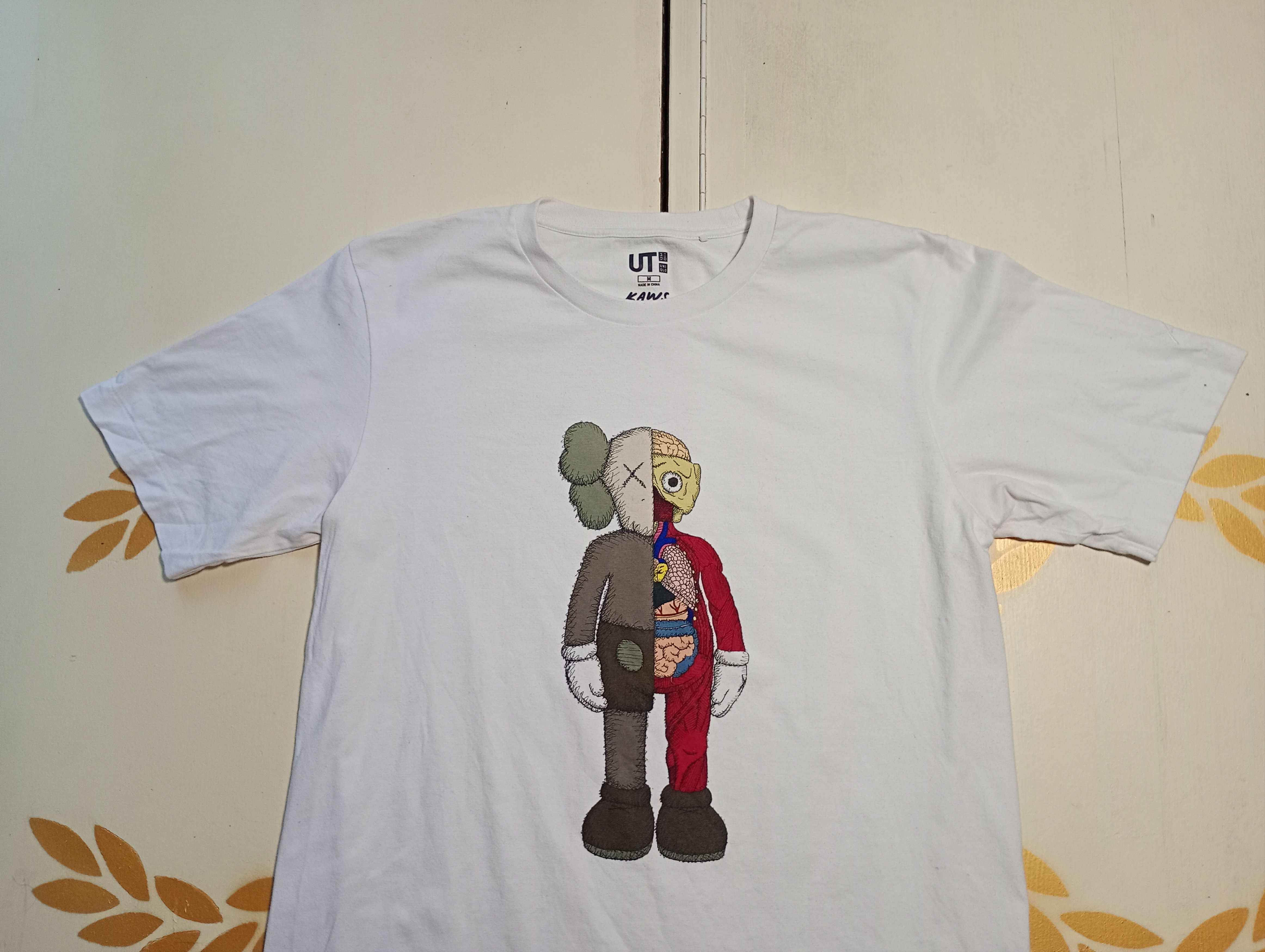 Japanese Brand × Kaws × Uniqlo Uniqlo x Kaws Anatomy T-Shirt Size US M / EU 48-50 / 2 - 3 Thumbnail