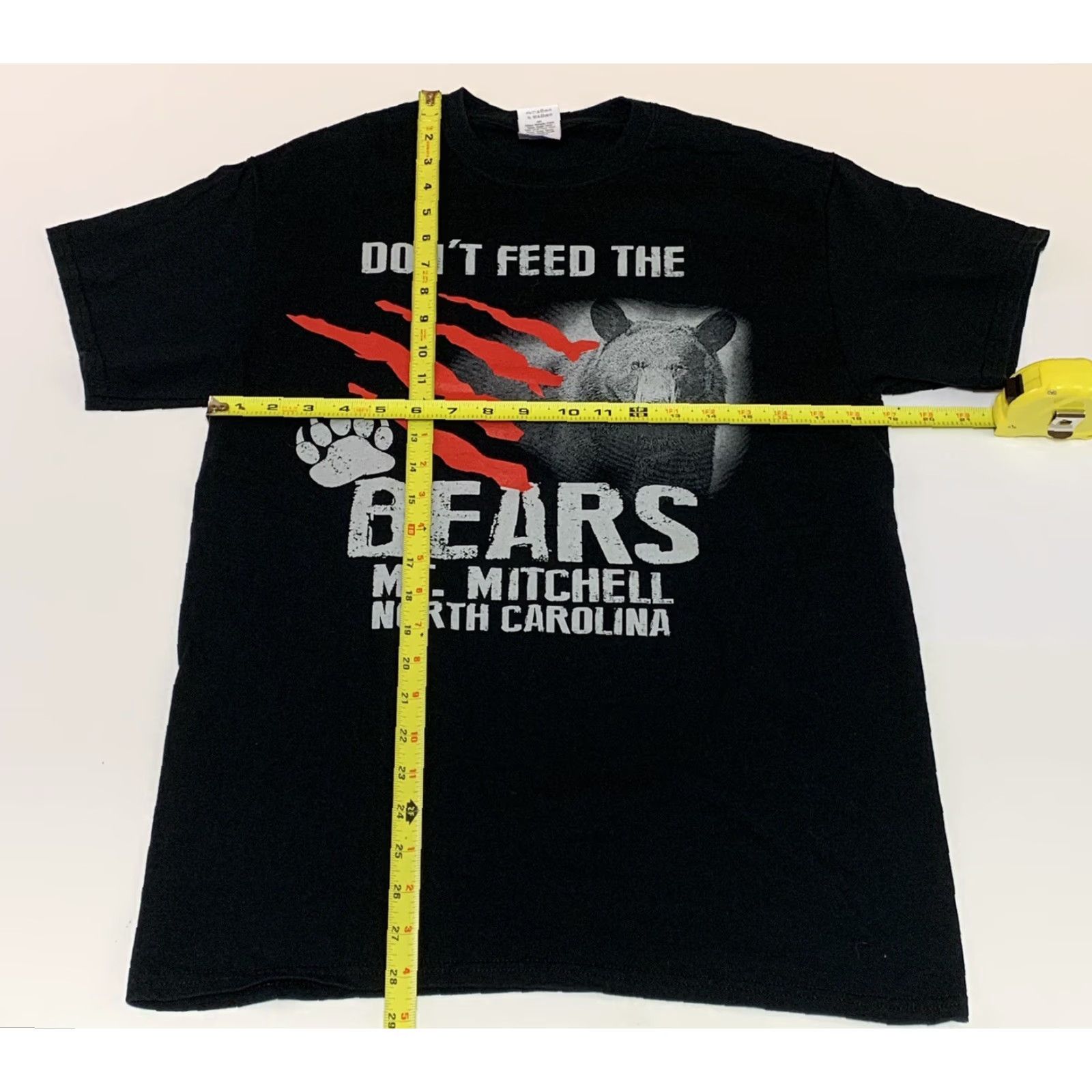 Gildan Don't Feed the Bears Mt Mitchell North Carolina T Shirt Size M Size US M / EU 48-50 / 2 - 3 Thumbnail