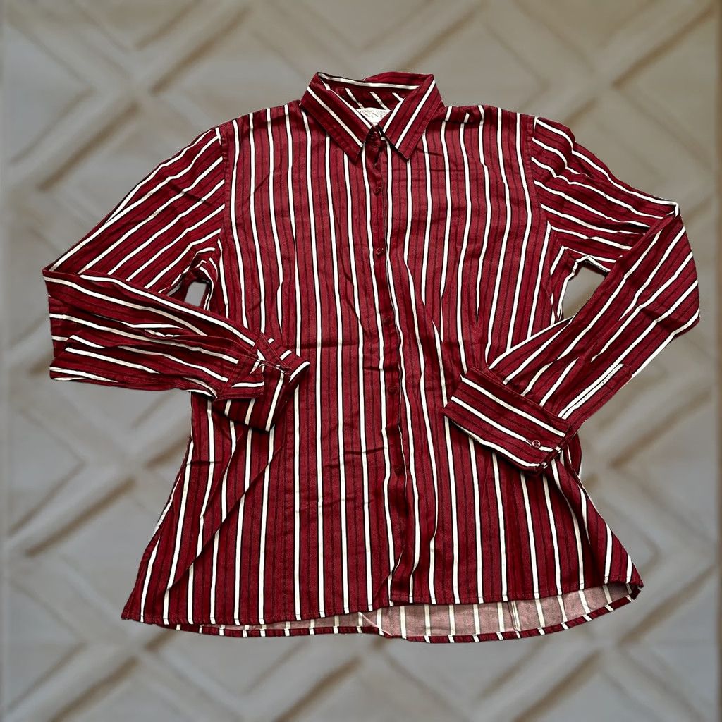 Vintage VINTAGE? No—[Original does not indicate vintage] Title: Casual Corner Annex Button Up Blouse Top Womens Medium Red Striped Long Sleeve Size M / US 6-8 / IT 42-44 - 1 Thumbnail