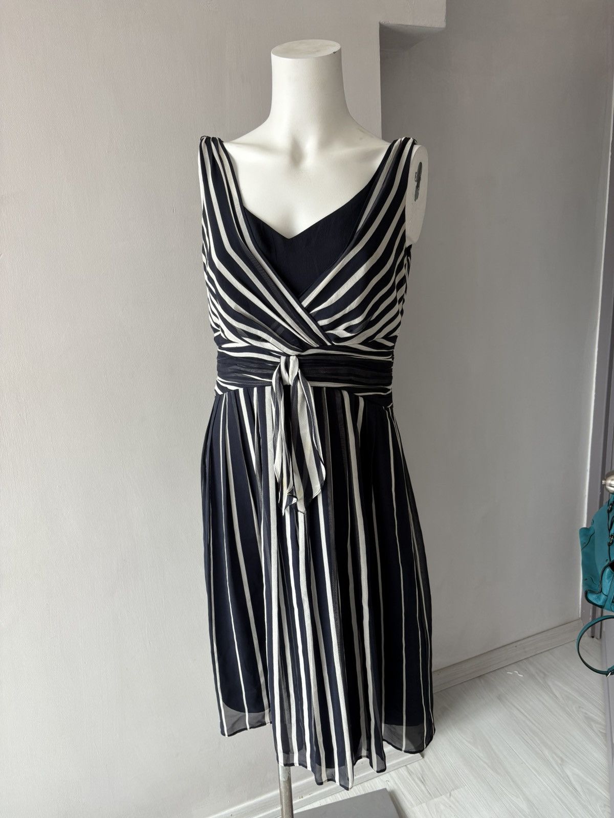 Ann Taylor Ann taylor silk dress Size L / US 10 / IT 46 - 6 Thumbnail