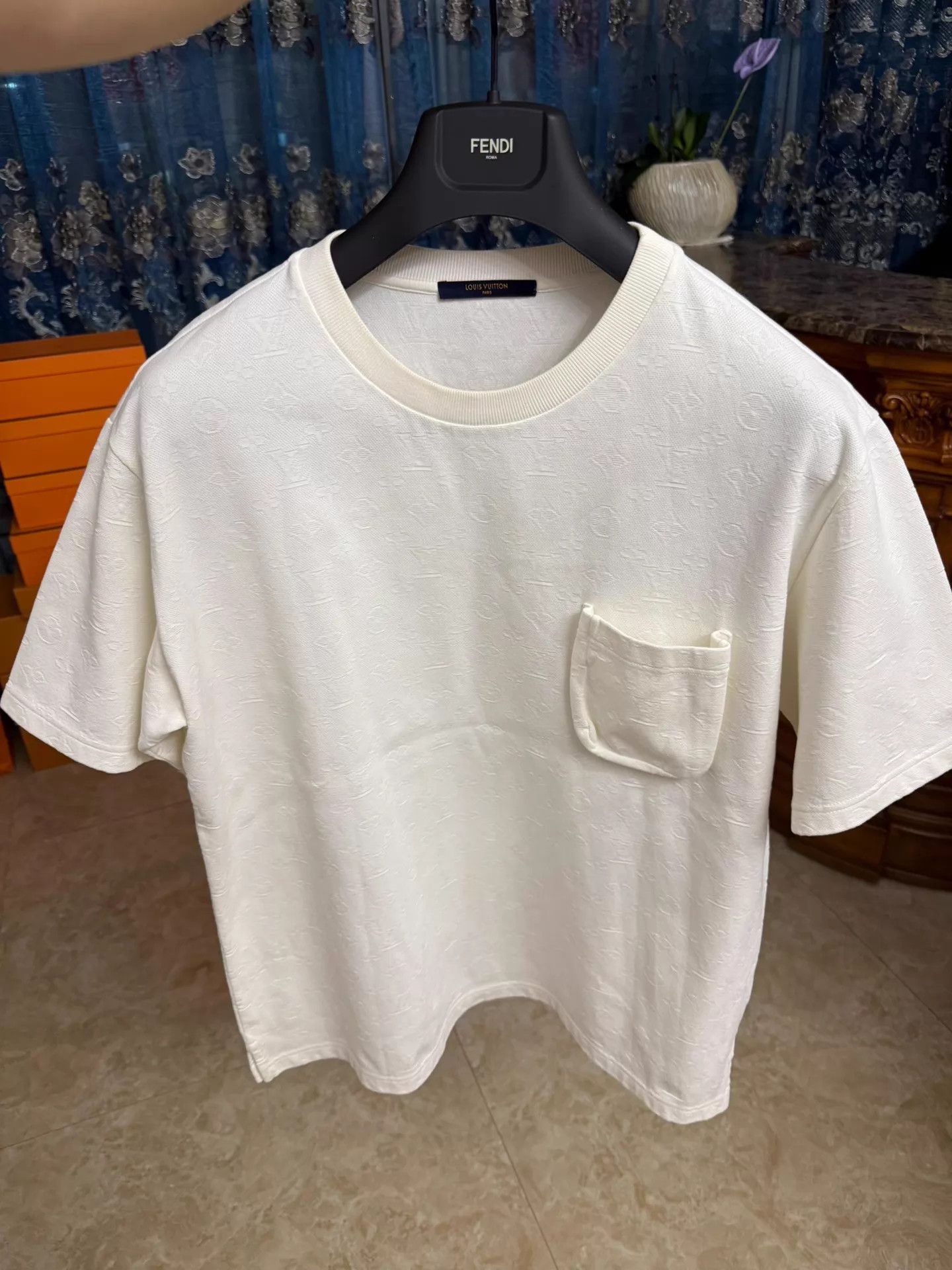 Louis Vuitton LOUIS VUITTON Full Logo White Short-Sleeve T-Shirt XXL Size US XXL / EU 58 / 5 - 1 Thumbnail