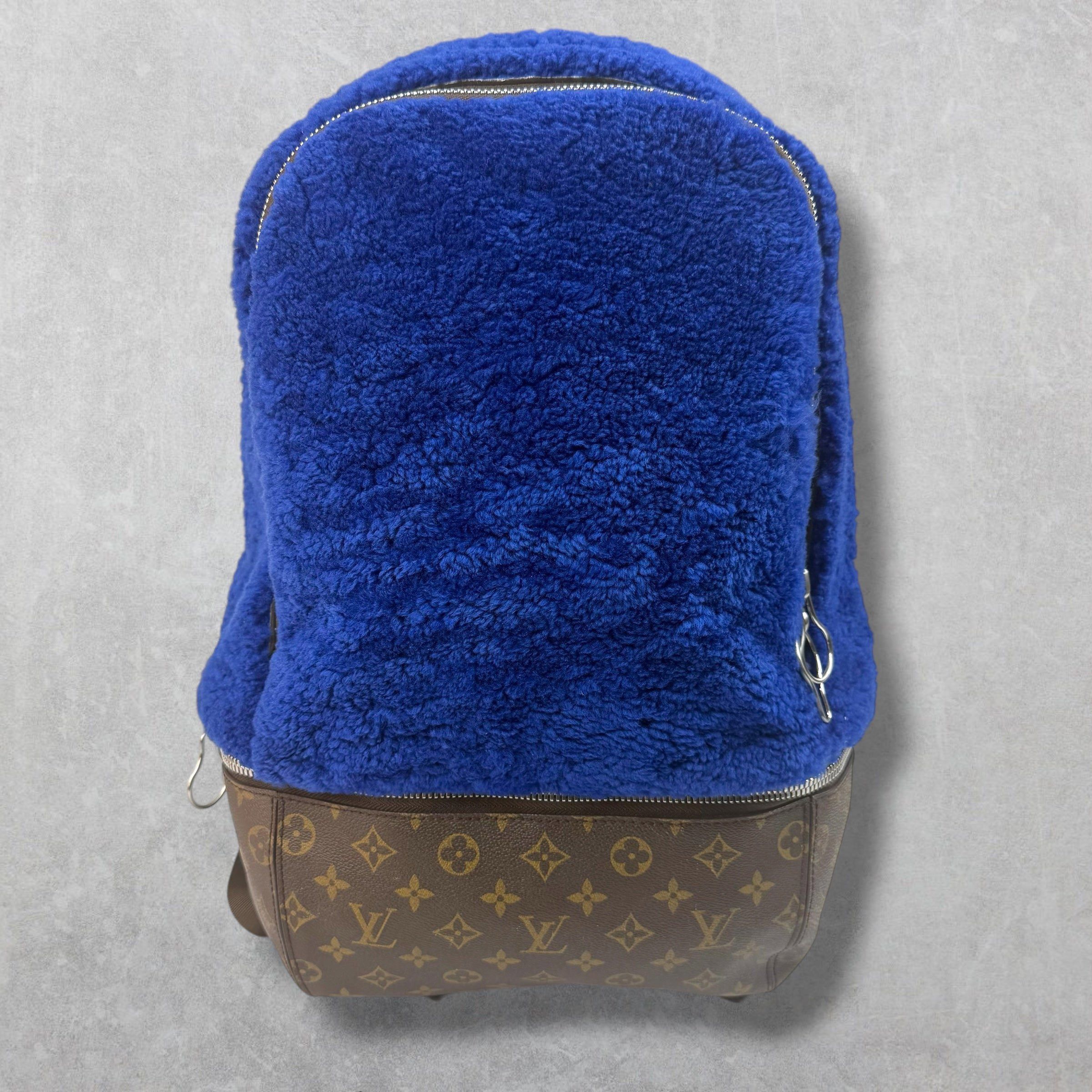 Louis Vuitton Louis Vuitton x Marc Newson Fleece Backpack Size ONE SIZE - 1 Thumbnail