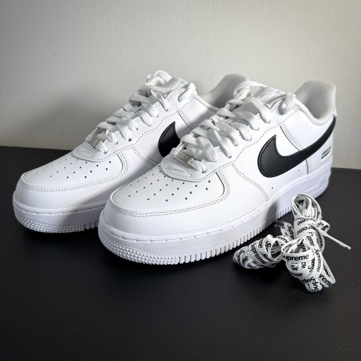 Nike × Supreme Brand New Black Supreme Nike Air Force Ones Size US 8.5 / EU 41-42 - 2 Thumbnail