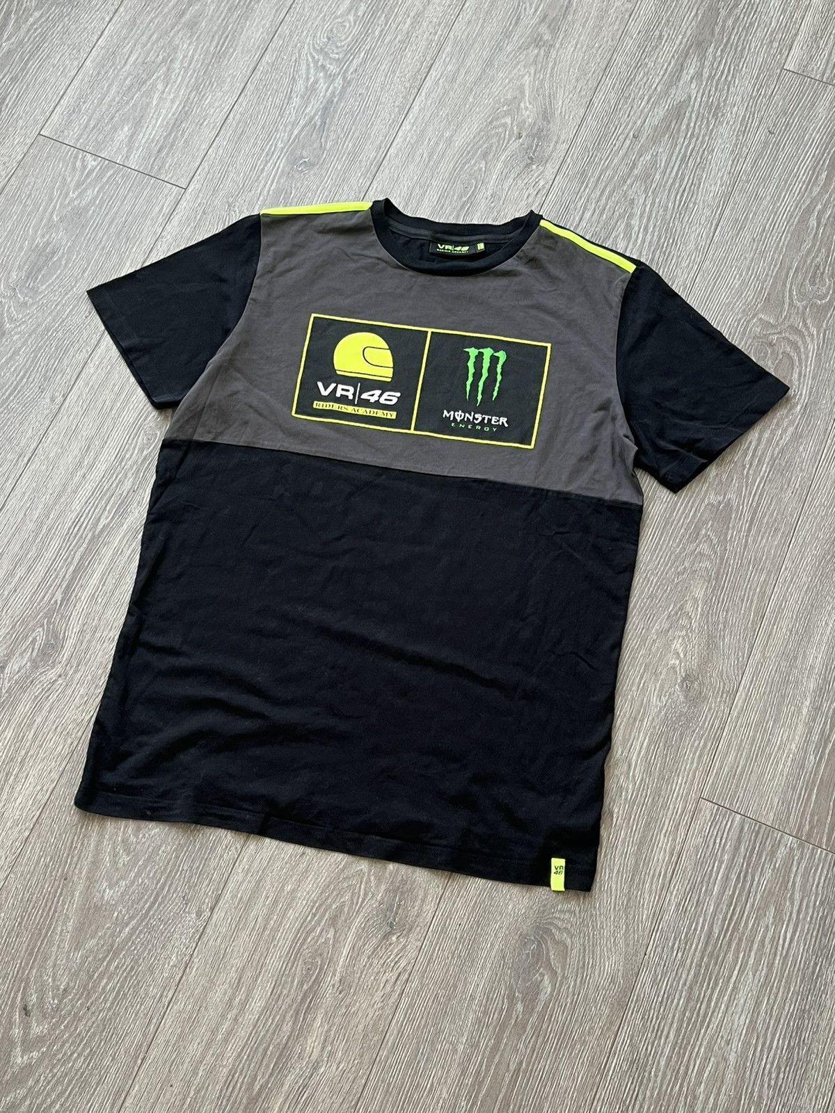 Vintage VR46 Valentino Rossi Monster Energy T-Shirt Racing Y2K Size US L / EU 52-54 / 3 - 3 Thumbnail