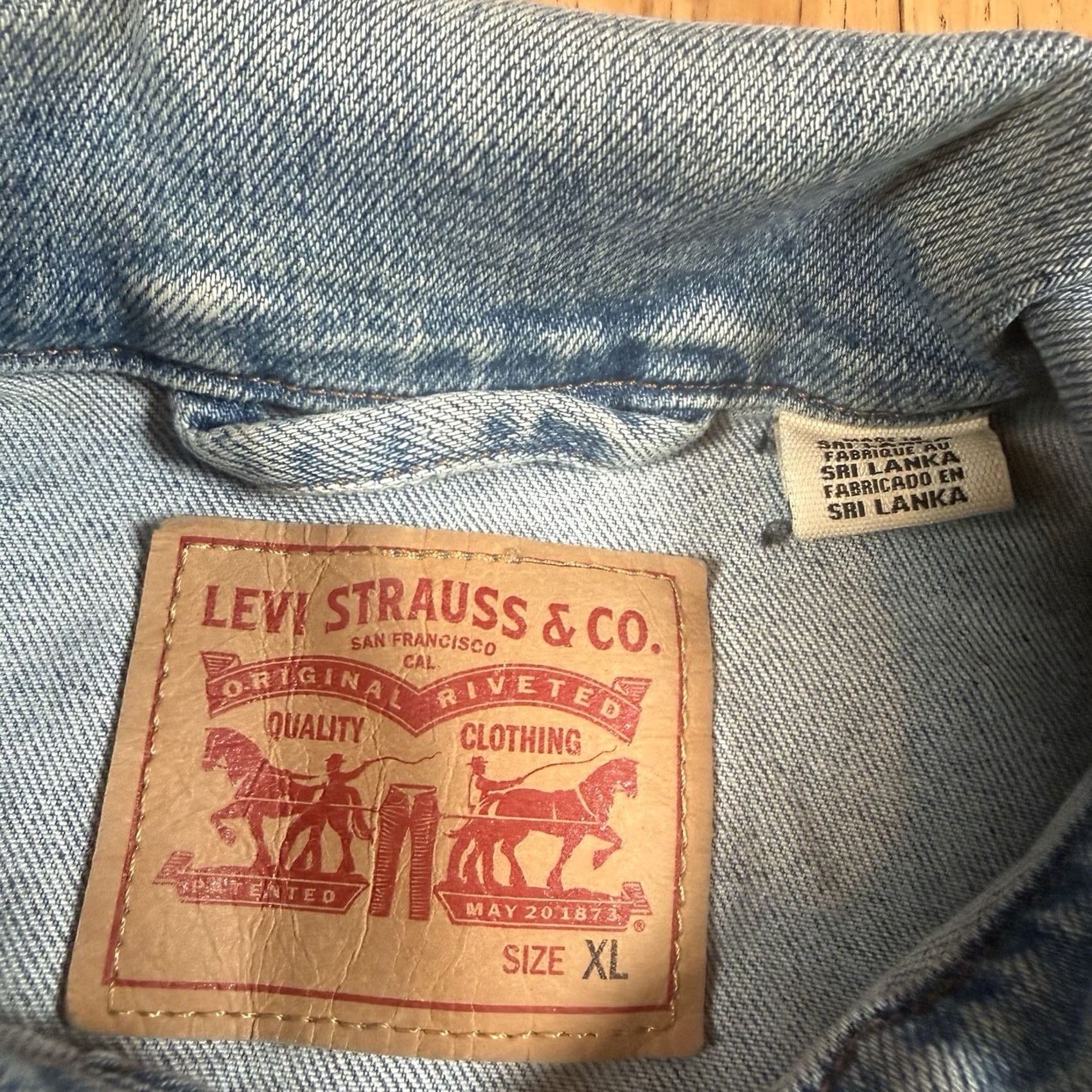 Levi's VINTAGE Levi’s Denim Trucker Jacket Women’s XL Button Light Wash Size XL / US 12-14 / IT 48-50 - 7 Thumbnail