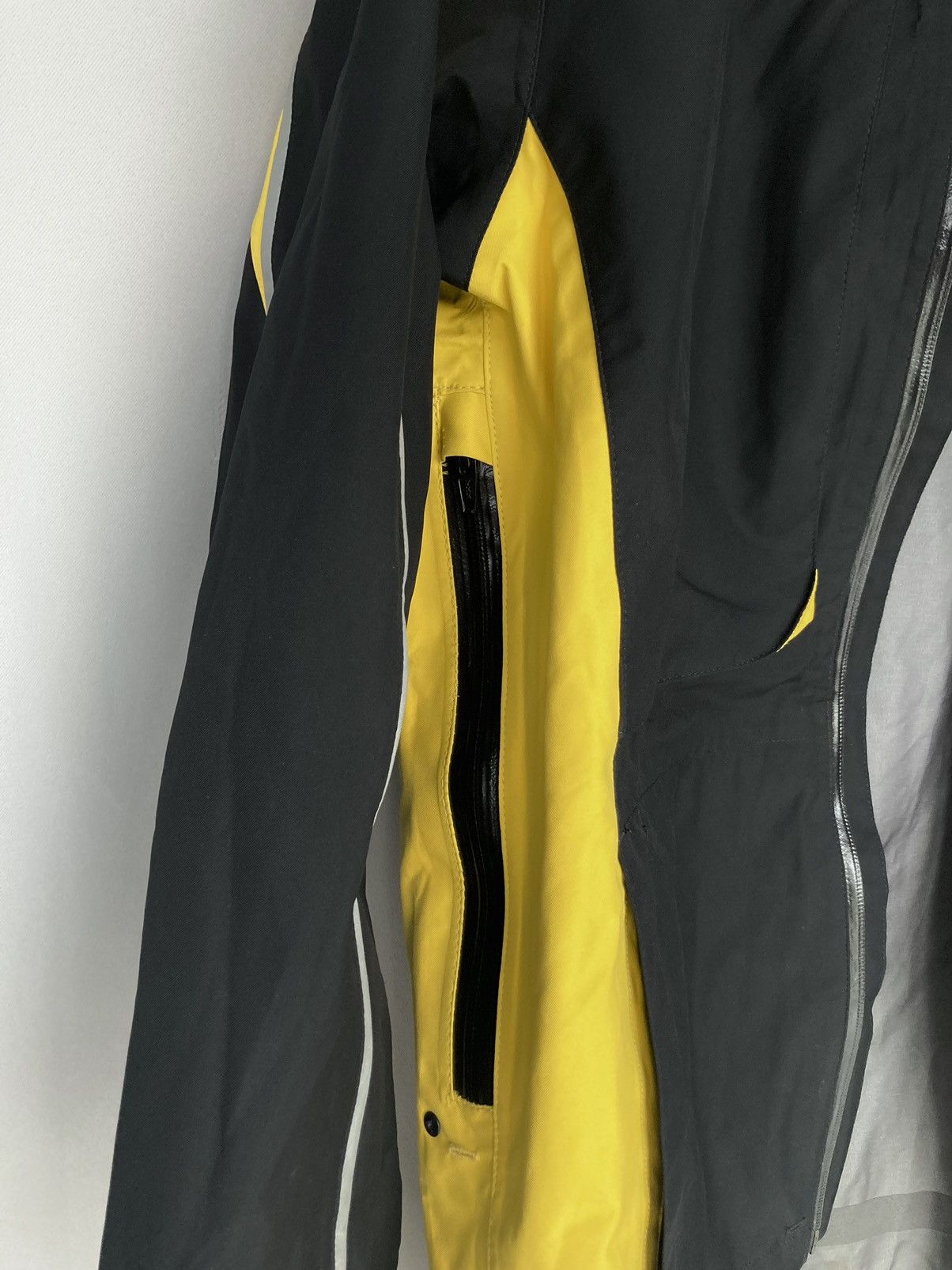 DHL × Goretex DHL Deadstock Gore Tex Shell Wateproof Jacket Parka Employee Size US L / EU 52-54 / 3 - 8 Thumbnail