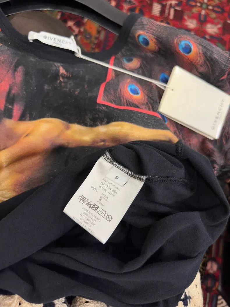 Givenchy Givenchy Crucifix Portrait Peacock Feather Printed Short-S Size US S / EU 44-46 / 1 - 6 Thumbnail