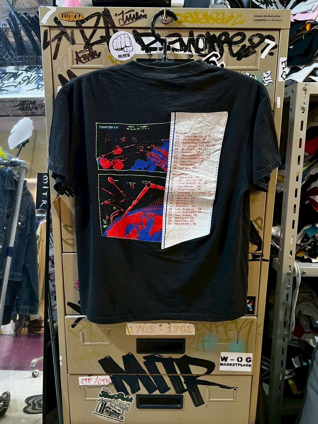 Band Tees Roger Waters PinkFloyd vintage tee 89’s Size US L / EU 52-54 / 3 - 6 Thumbnail