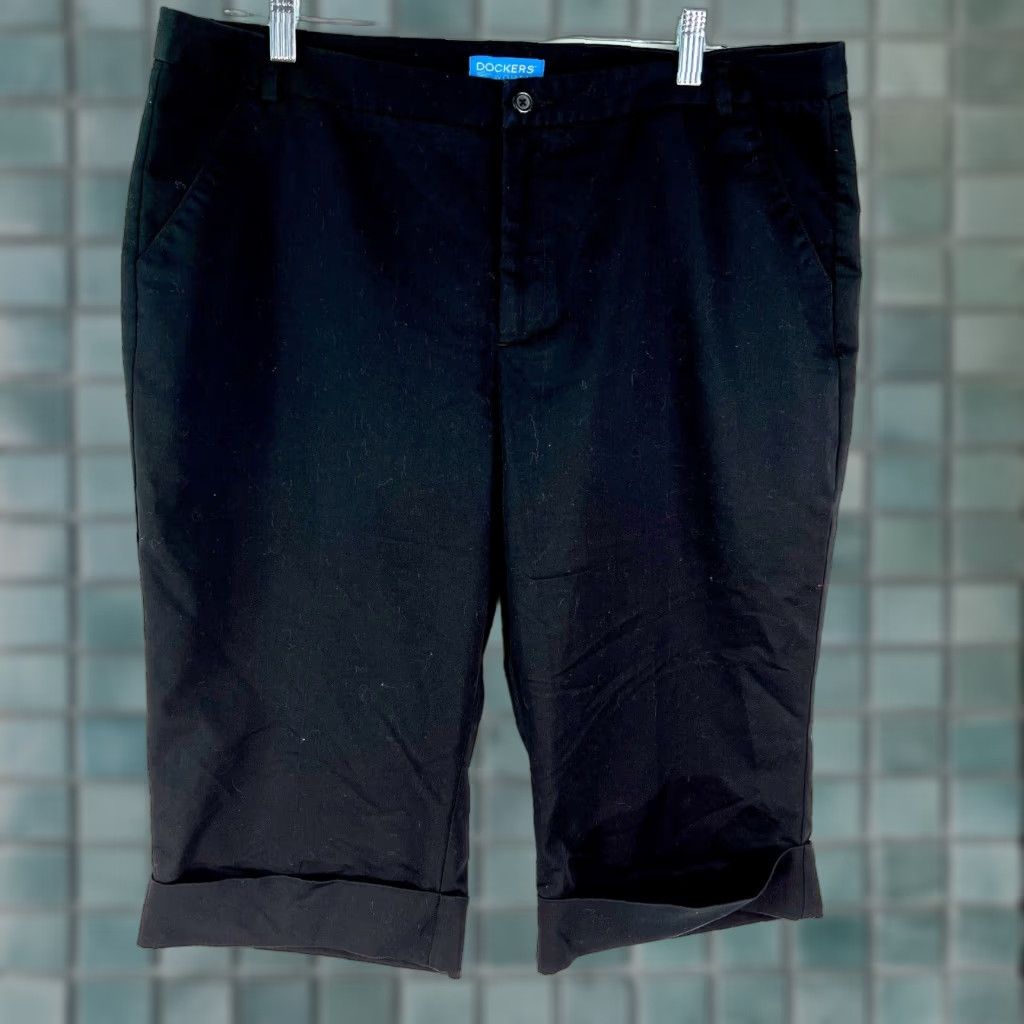 Dockers Dockers Womens Nouveau Fit Cuffed Hem Mid Rise Straight Capri Pants Sz 16 Black Size 38" / US 16 / IT 52 - 1 Thumbnail