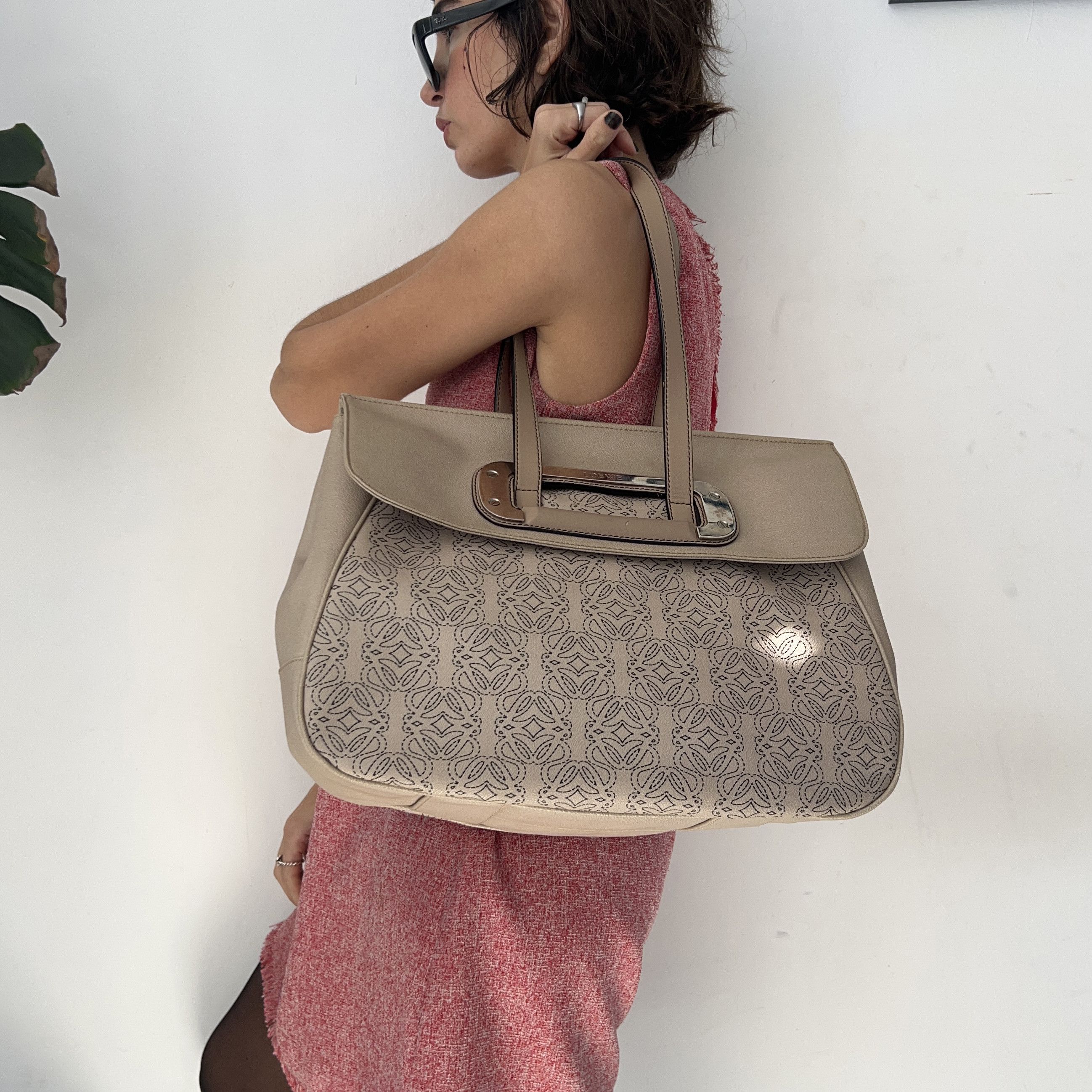 Loewe Loewe Limited Edition Anagram Shoulder Bag Size ONE SIZE - 12 Thumbnail