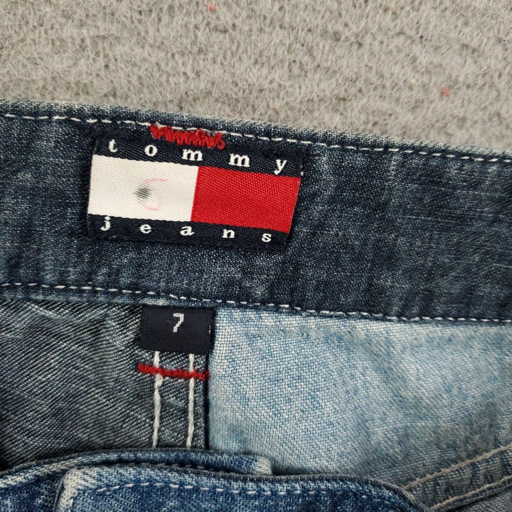 Tommy Hilfiger VINTAGE Tommy Hilfiger Shorts Womens Juniors 7 Blue Denim Casual 90s Flag Patriotic Cut-Off Size 28" / US 6 / IT 42 - 5 Thumbnail