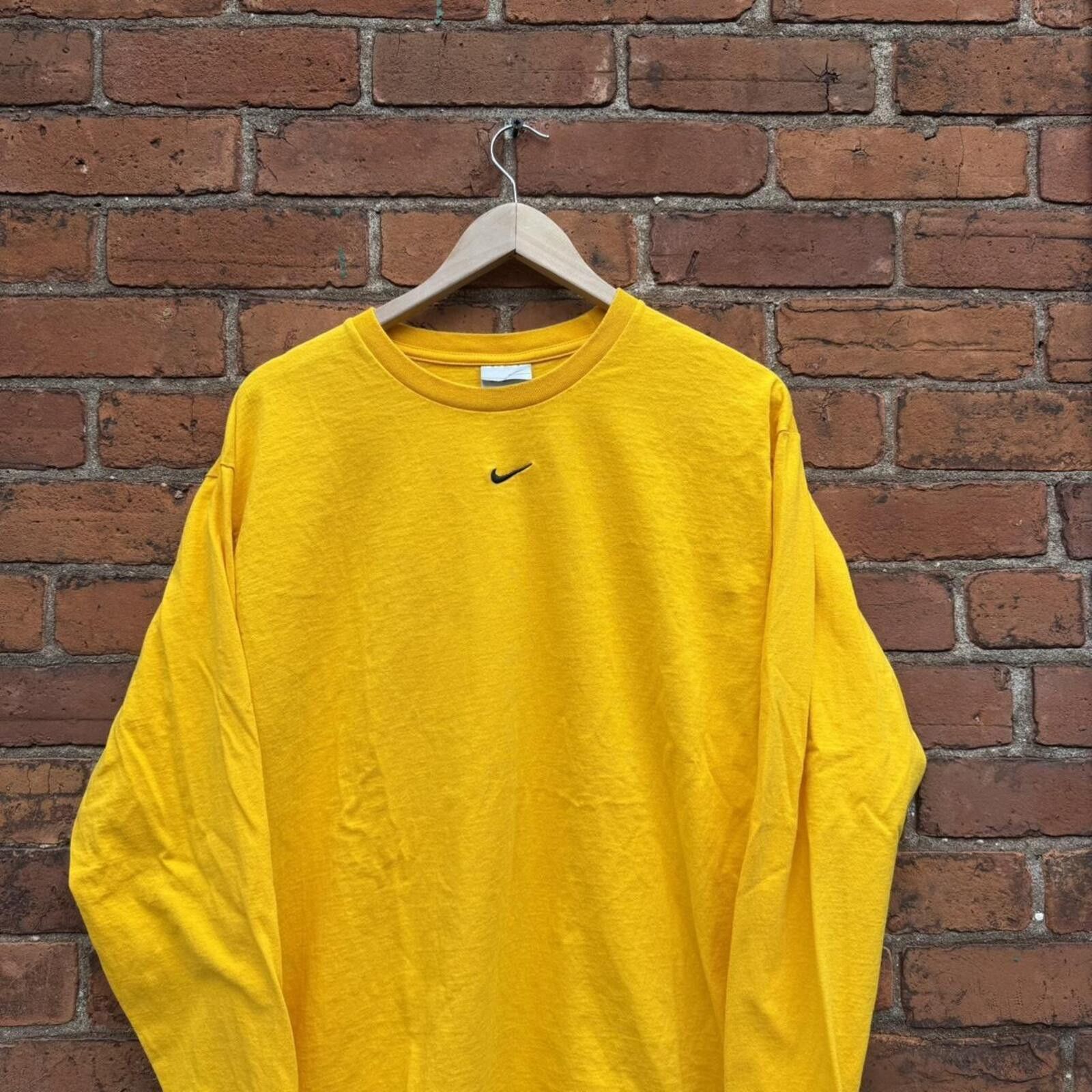 Nike Vintage nike centre swoosh long sleeve t shirt 00s L Size US L / EU 52-54 / 3 - 3 Thumbnail