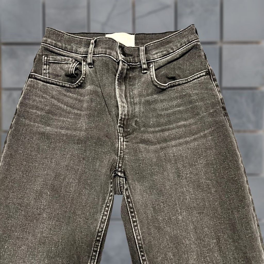 Everlane Everlane Jeans Womens 26 Cheeky Cropped Faded Black Cropped Pants Womens 26 Regular Black Cropped Jeans Size 26" / US 2 / IT 38 - 1 Thumbnail