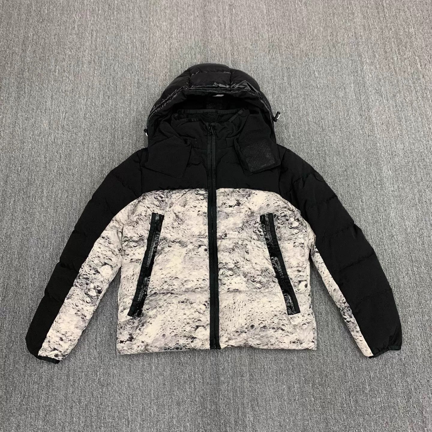 Moncler MONCLER black moon print down jacket US 2 9/10 Size US M / EU 48-50 / 2 - 1 Thumbnail