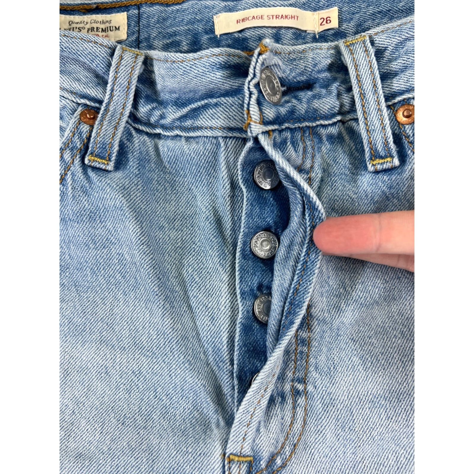 Levi's Levis Shorts Womens 26 Blue Denim Jean Cutoff Premium Light Wash 3 in Inseam 5-Pocket Stretch Casual Fall Summer Womens Size 26" / US 2 / IT 38 - 6 Thumbnail