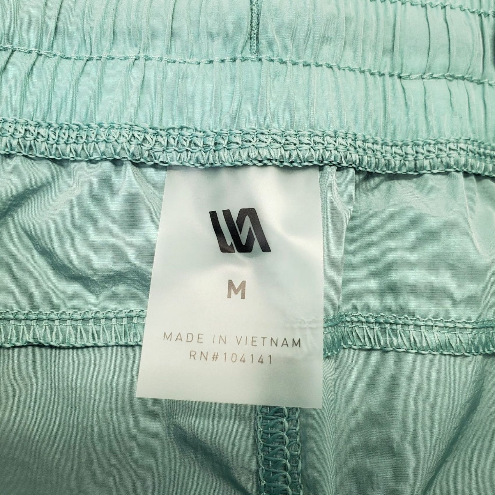 Vintage VRST All-In Unlined Shorts Men M Green Athletic Water Repellent UPF 50+ Athletic Fit Pockets Breathable 7" Inseam NWT Mens Size US 31 - 6 Thumbnail