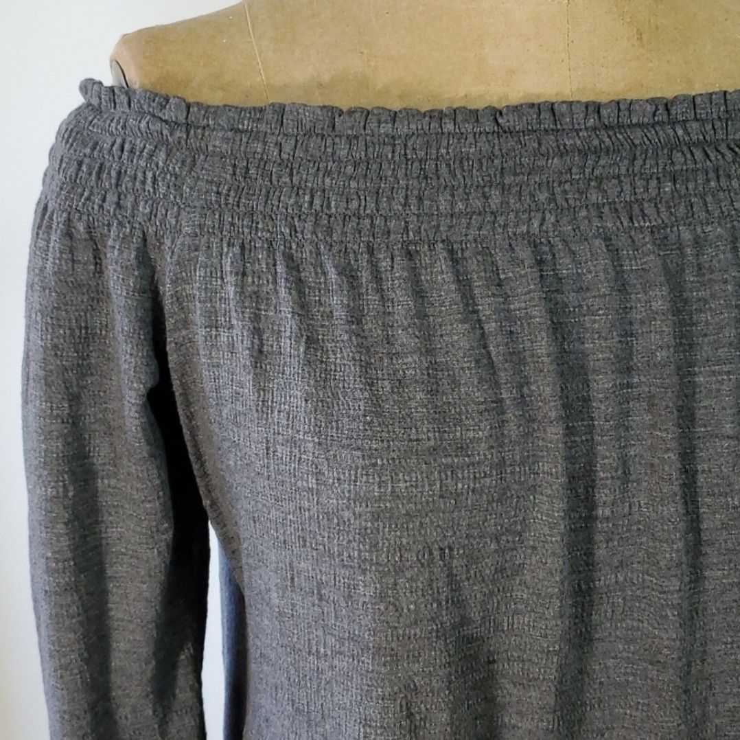 White House Black Market WHBM Size M Top Blouse Off Shoulder 3/4 Sleeve Grey Smocked Size M / US 6-8 / IT 42-44 - 6 Thumbnail