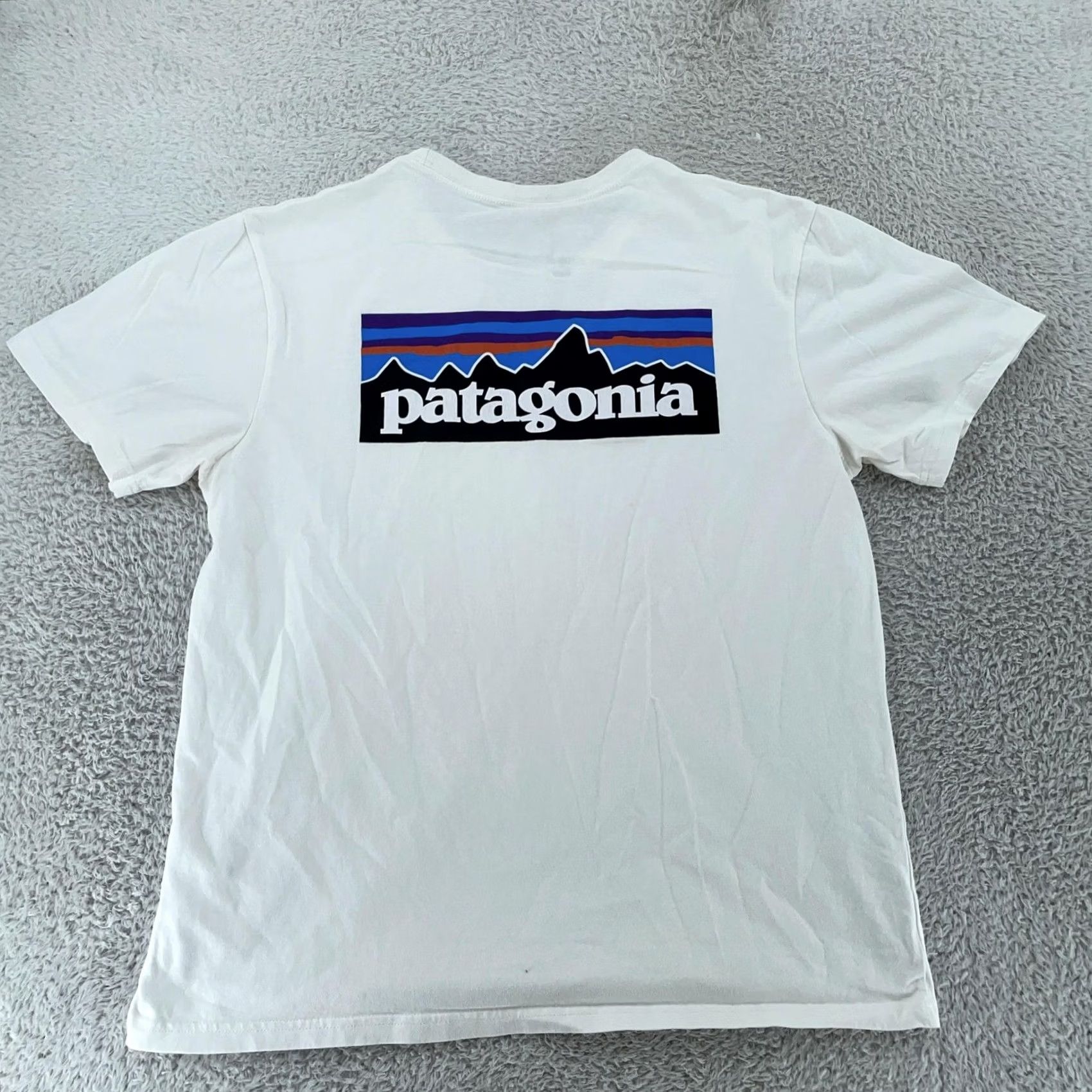 Patagonia Patagonia Shirt XS White Responsibili-Tee Logo Graphic Outdoors Mens Short Sleeve Crew Neck T-Shirt Cotton Polyester Size US XS / EU 42 / 0 - 7 Thumbnail
