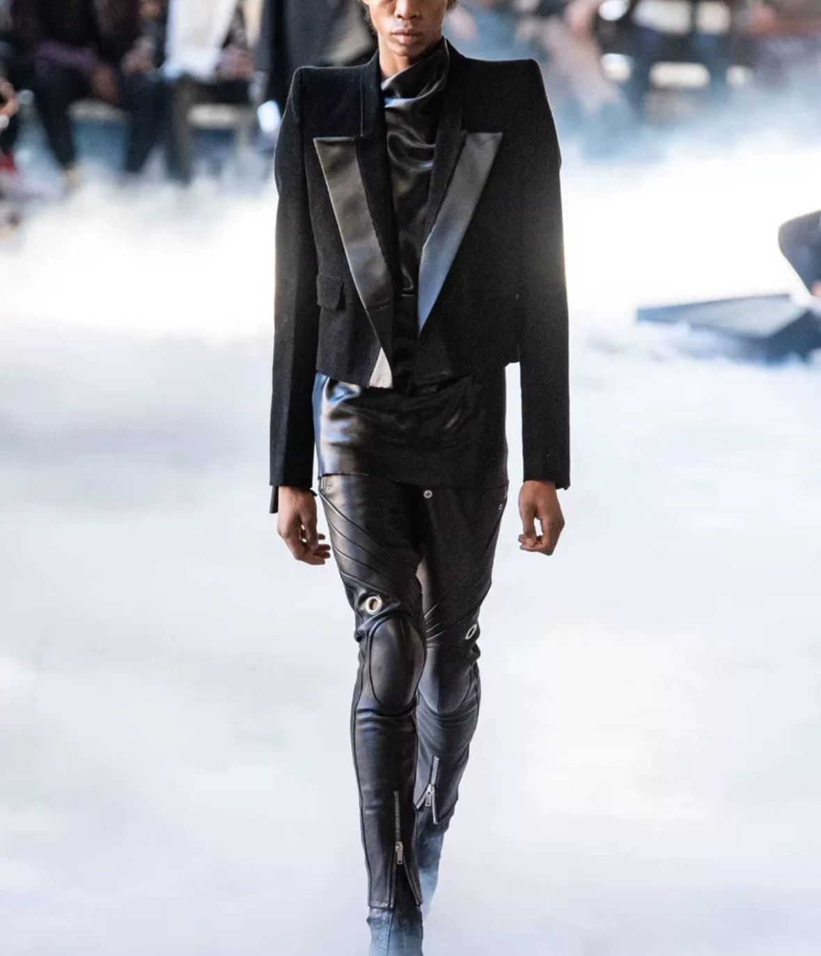 Rick Owens Rick Owens Shoulder Cushion Short Suit 2412-Nextarrow Size US S / EU 44-46 / 1 - 7 Thumbnail