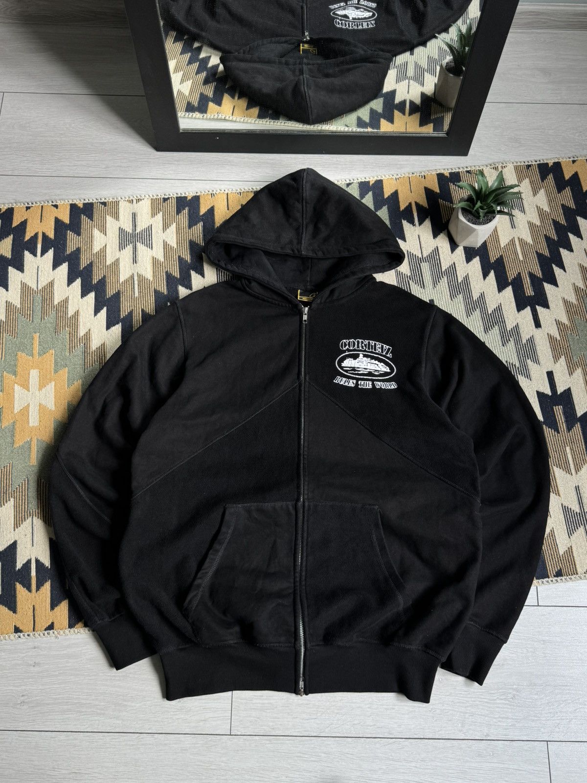 Corteiz CORTEIZ ALCATRAZ HOODIE V2 BLACK & YELLOW | Grailed