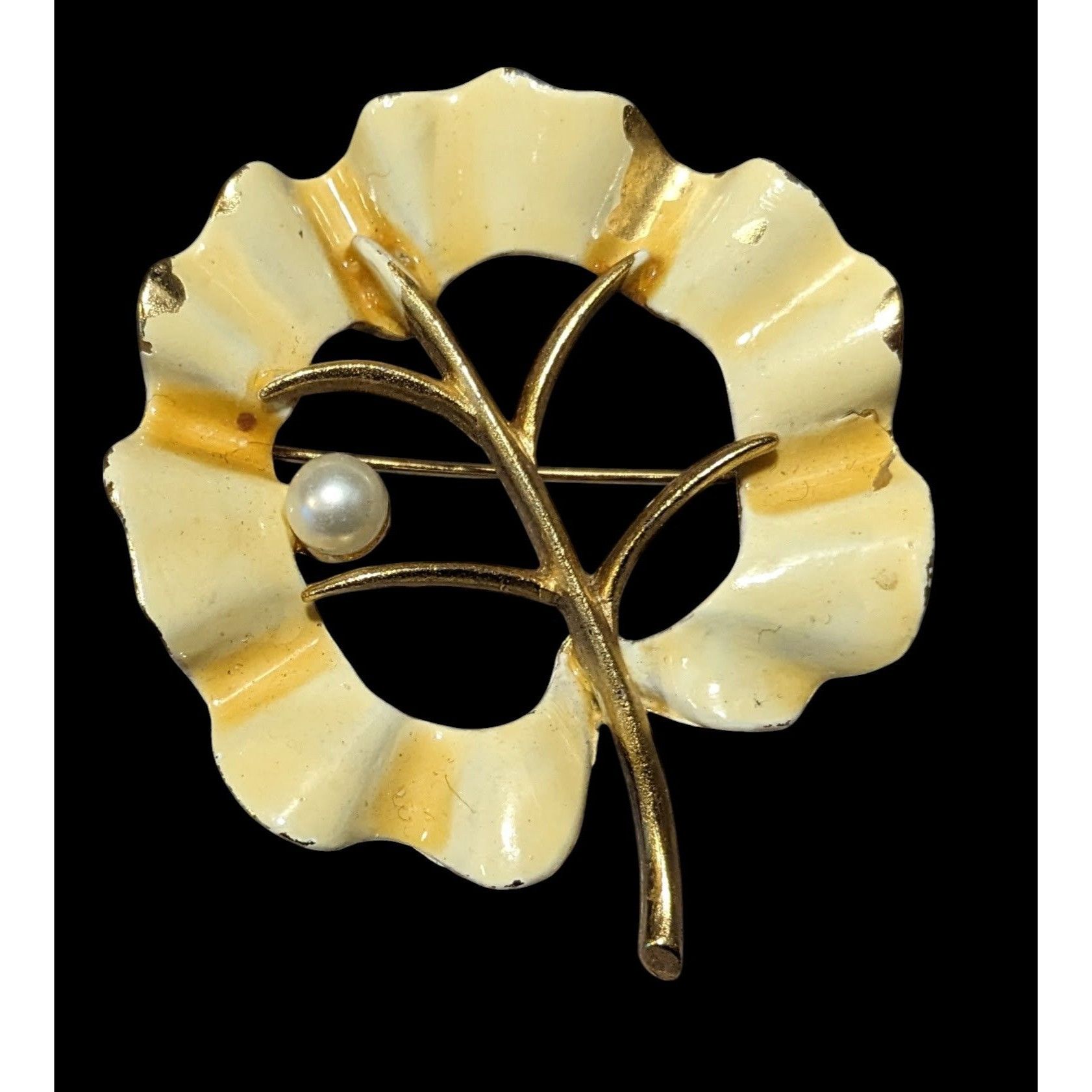 Other Vintage BSK Cream And Gold Tone Leaf Brooch Size ONE SIZE - 1 Thumbnail