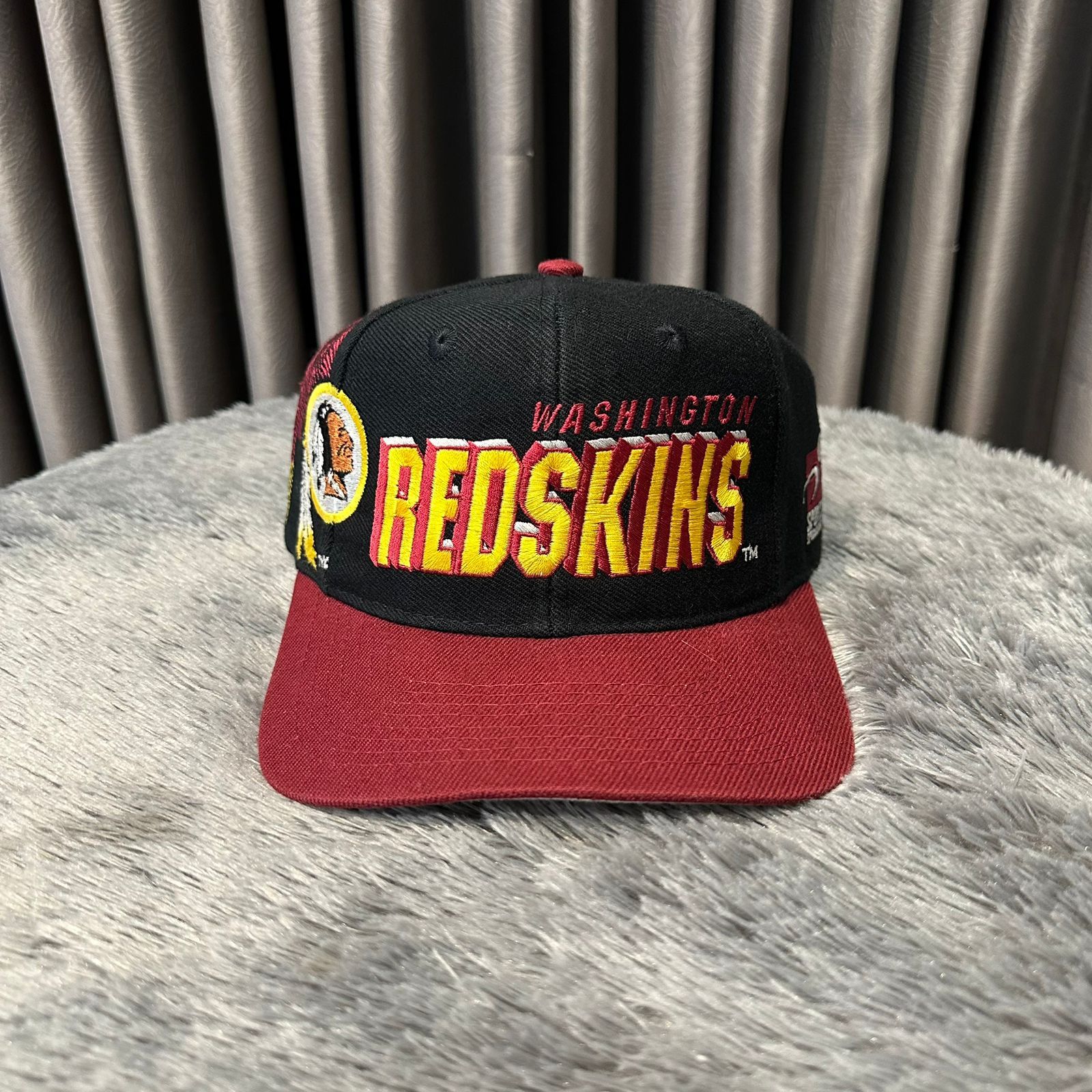 SPORTS SPECIALTIES CAP RED SKINS ビンテージ NFL グッズ & NCAA College FootBall グッズ 専門ショップ
