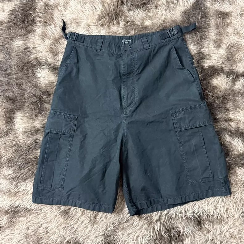 Balenciaga Balenciaga size xs 23ss Cargo Washed Worn Cargo Shorts 250 Size US 28 / EU 44 - 1 Thumbnail