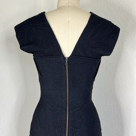 Roland Mouret Roland Mouret Myrtha Folded Sheath Dress V Neck Bandage Cap Size S / US 4 / IT 40 - 8 Thumbnail