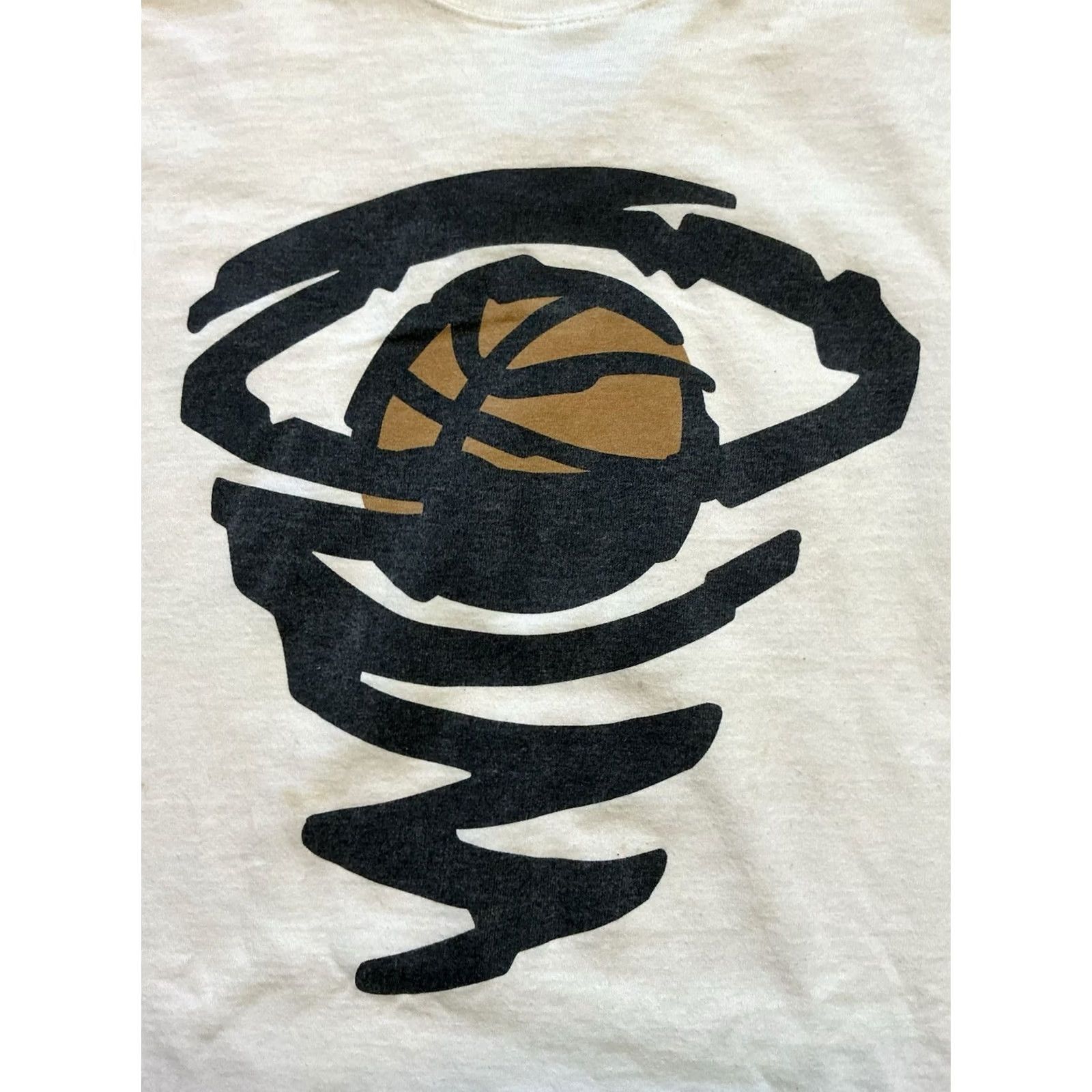 Nike VINTAGE Nike Basketball Tornado Twist Swoosh Graphic Tank Top T-Shirt XXL White 90s Mens Shirts Size US XXL / EU 58 / 5 - 2 Thumbnail