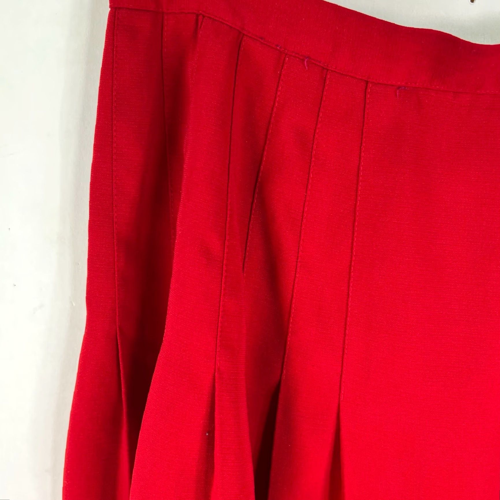 Vintage VINTAGE Savion Skirt Womens 14 Red Classic Career Back Zip Pleated Size 36" / US 14 / IT 50 - 3 Thumbnail