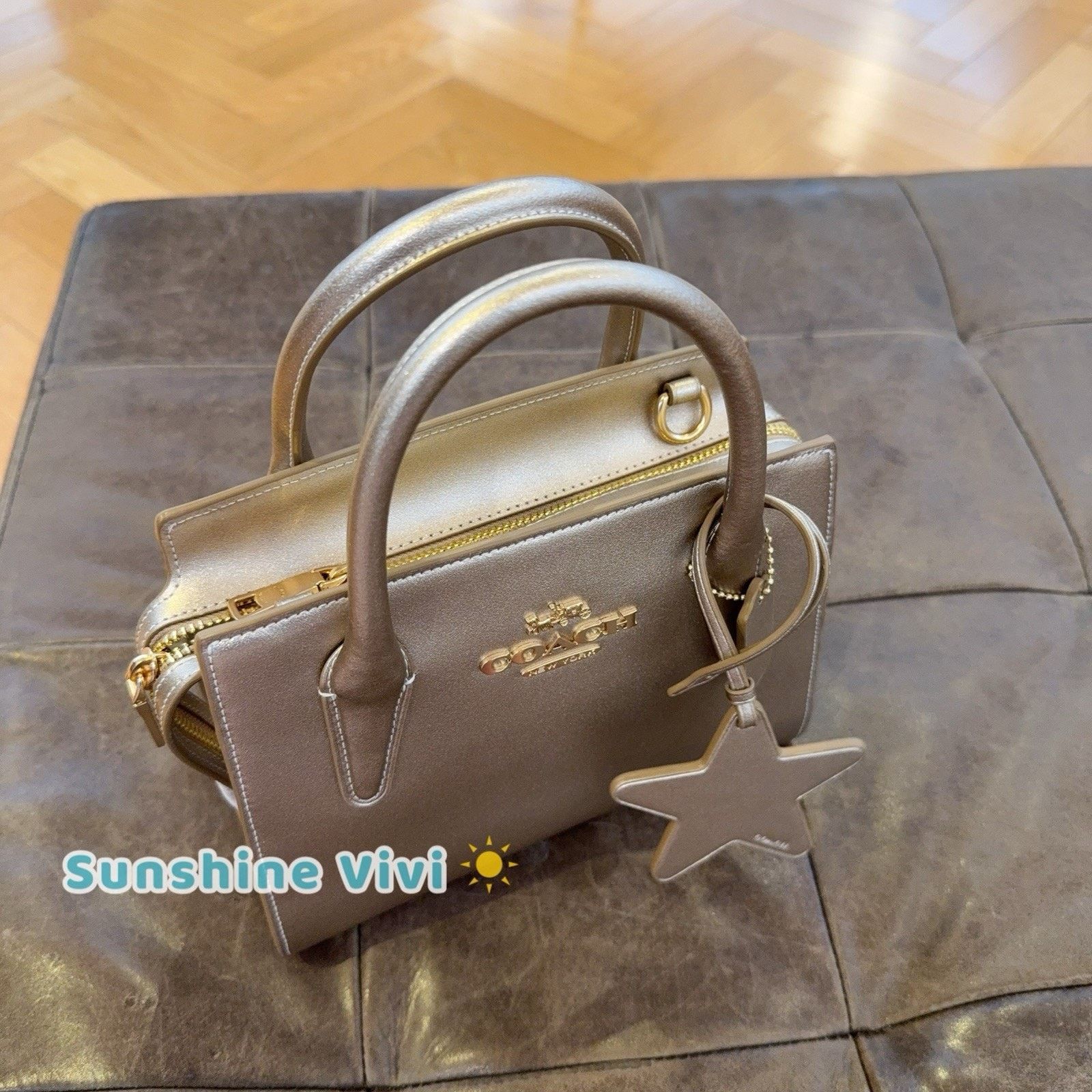 Coach NWT COACH Andrea Carryall Bag CW024 Gold/Light Champagne Size ONE SIZE - 10 Thumbnail