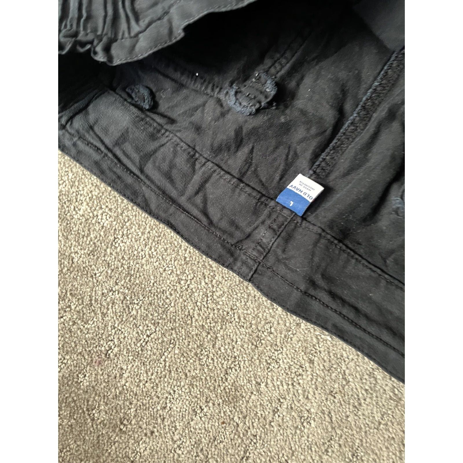 Old Navy Old Navy Cargo Pants Women’s L Black Low Rise Cuffed Cropped Distressed Size 36" / US 14 / IT 50 - 5 Thumbnail