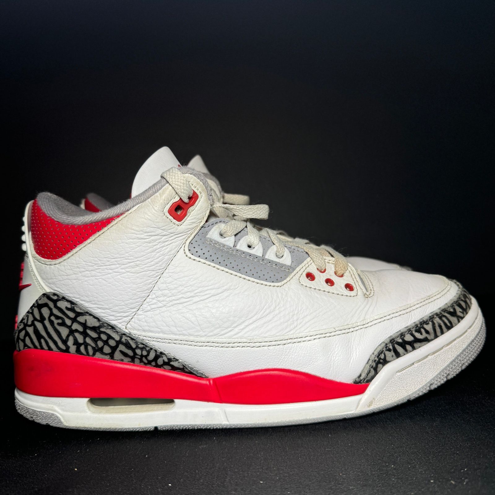 Jordan Brand × Nike Size 9 - Nike Air Jordan 3 Retro Fire Red 2022 Men's Shoes Size US 9 / EU 42 - 1 Thumbnail