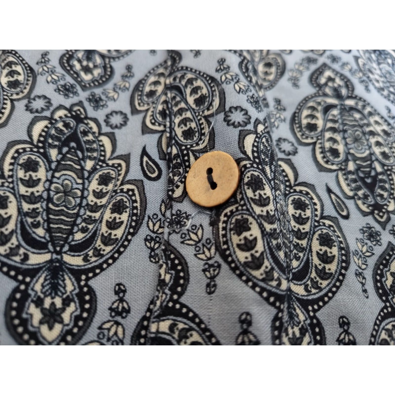 Vintage KS Island Mens Big 3XL Button-Up Hawaiian Camp Shirt Gray Paisley Short Sleeve Button-Up Shirt Mens Big & Tall Relaxed 100% Rayon Vintage: No Size US XXL / EU 58 / 5 - 6 Thumbnail