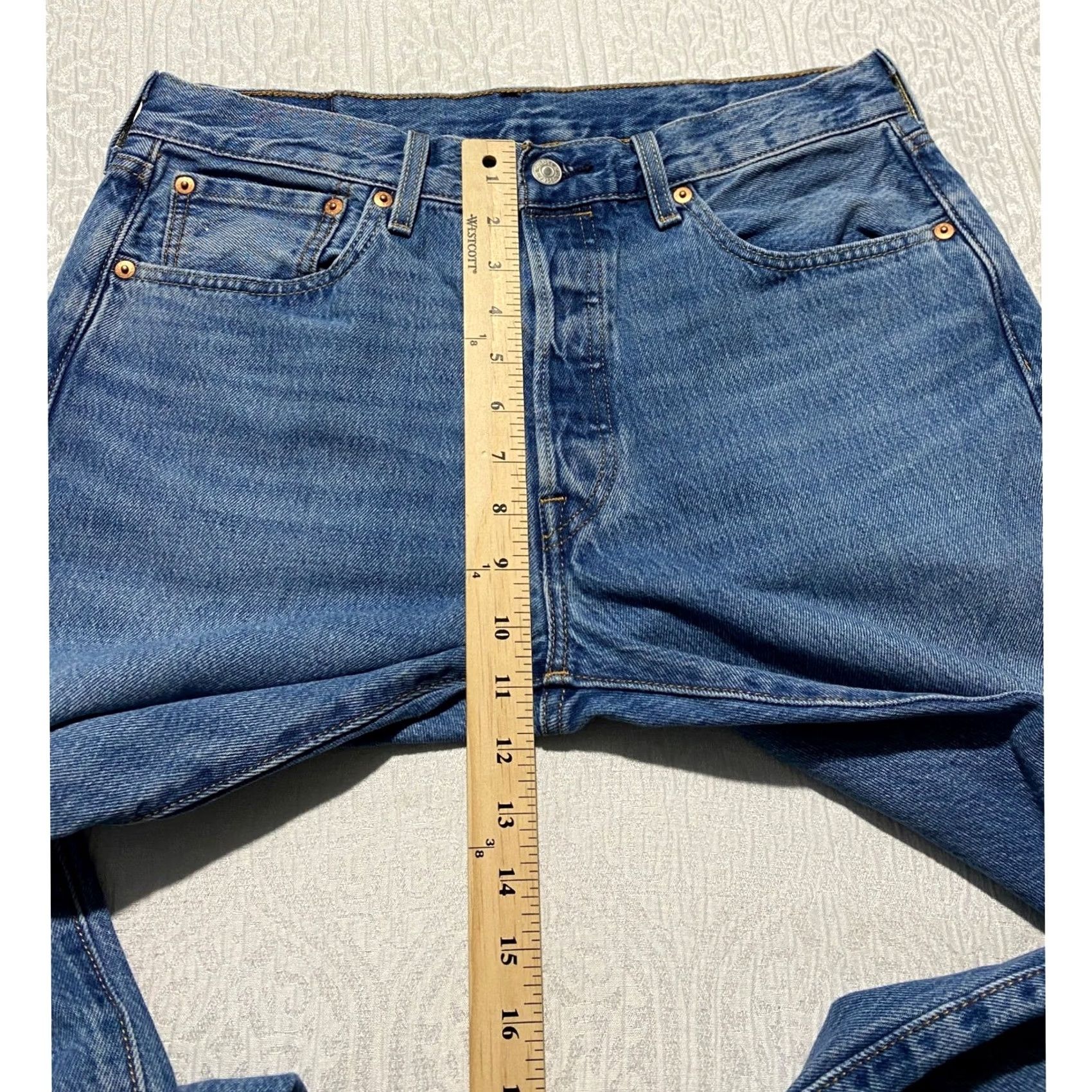 Levi's Levi's 501 Mens Jeans 33x32 Medium Wash Blue Straight Leg Button Fly Original Fit Size US 33 - 4 Thumbnail