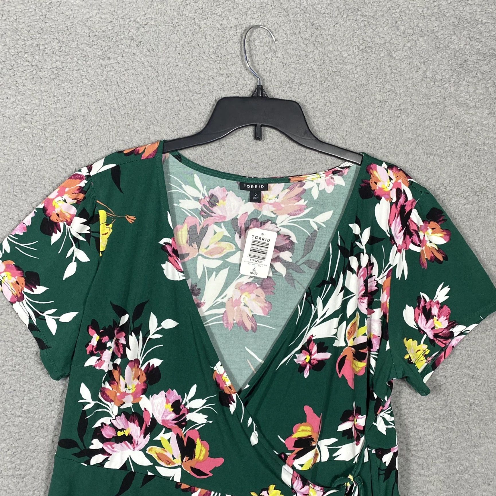 Torrid Torrid Women's Blouse Surplice Wrap Floral Green Size 2X Plus V-Neck Short Sleeve Side Tie Bohemian City Floral Accents Women Size XXL / US 16-18 / IT 52-54 - 4 Thumbnail